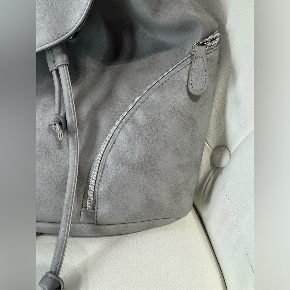 New gray backpack - Picture 3 of 9